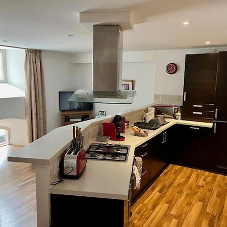 Stunning Spacious Apartment On River Ness 인버네스 외부 사진