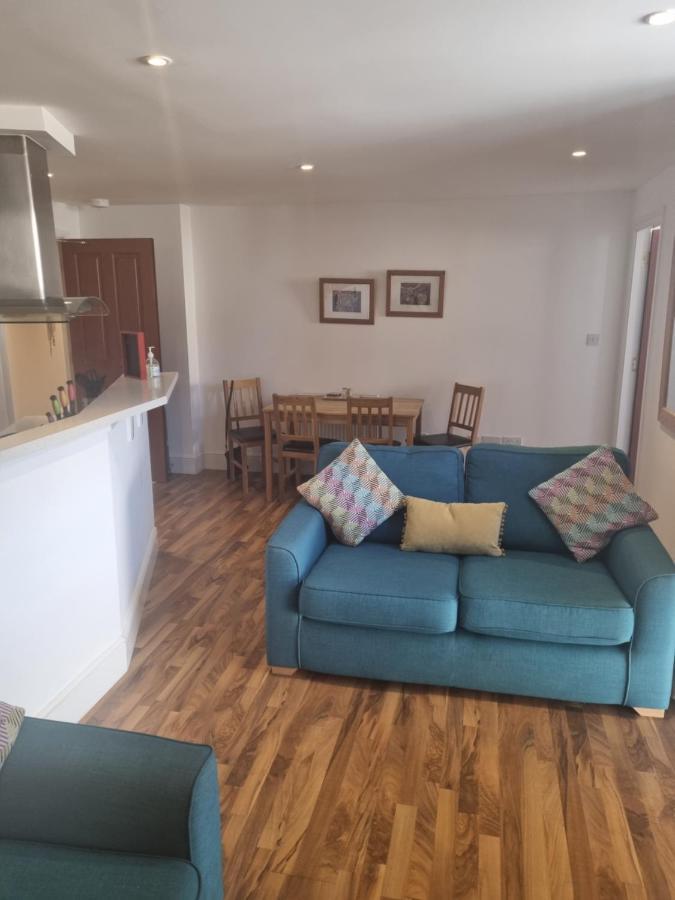 Stunning Spacious Apartment On River Ness 인버네스 외부 사진