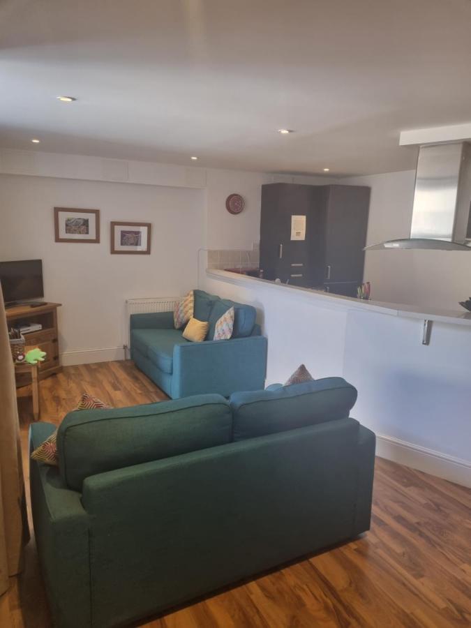 Stunning Spacious Apartment On River Ness 인버네스 외부 사진