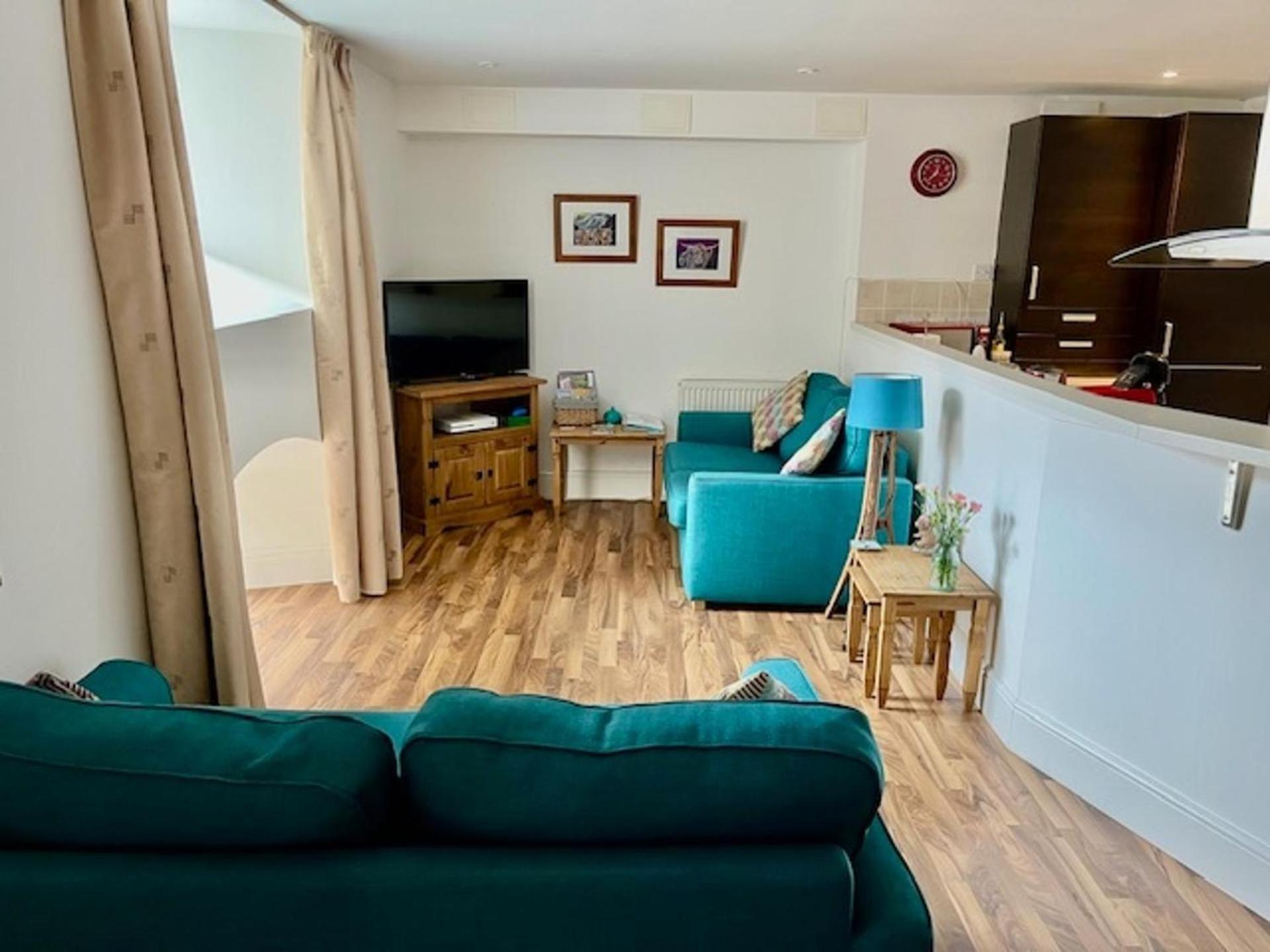 Stunning Spacious Apartment On River Ness 인버네스 외부 사진