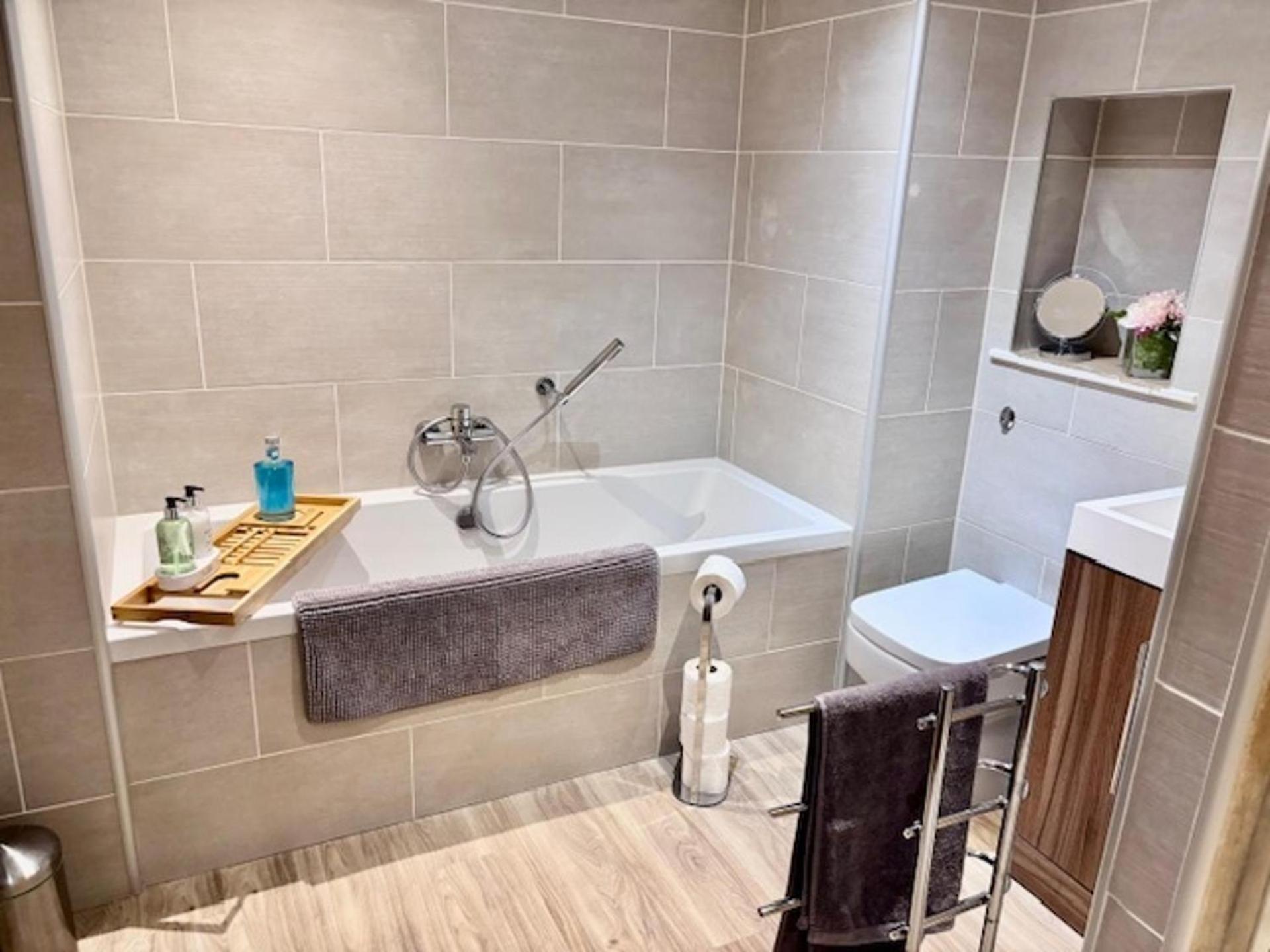 Stunning Spacious Apartment On River Ness 인버네스 외부 사진