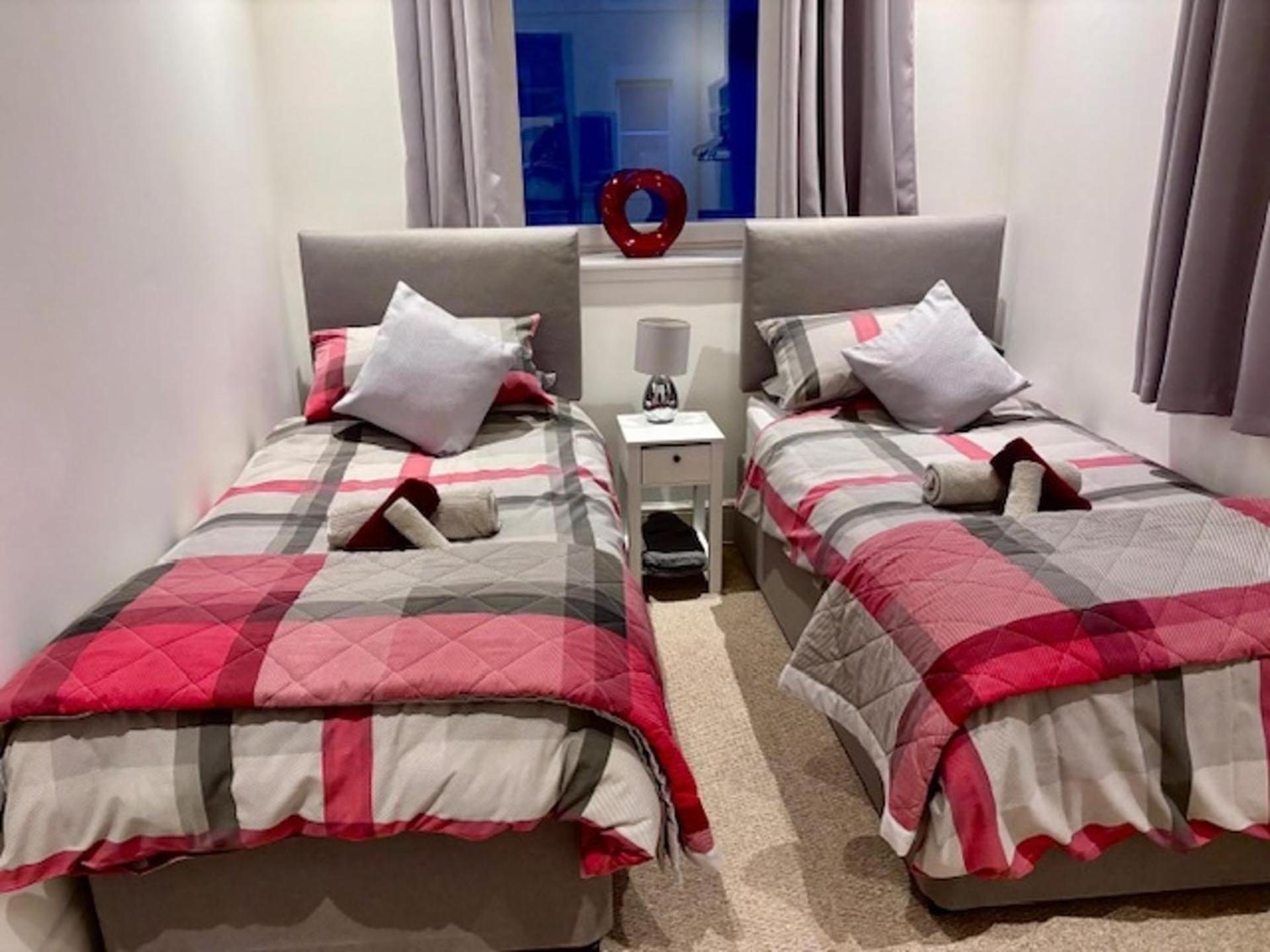 Stunning Spacious Apartment On River Ness 인버네스 외부 사진