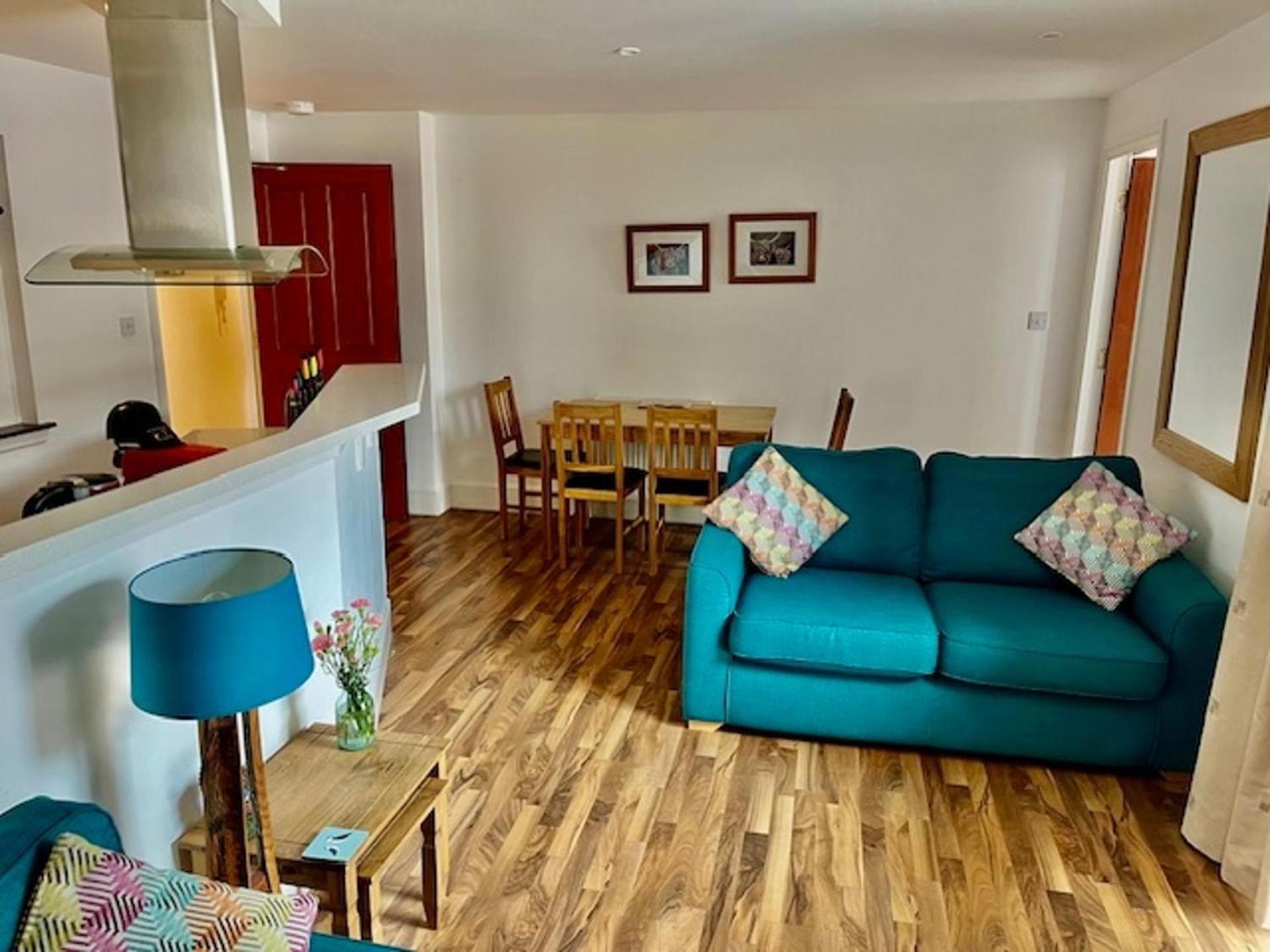 Stunning Spacious Apartment On River Ness 인버네스 외부 사진