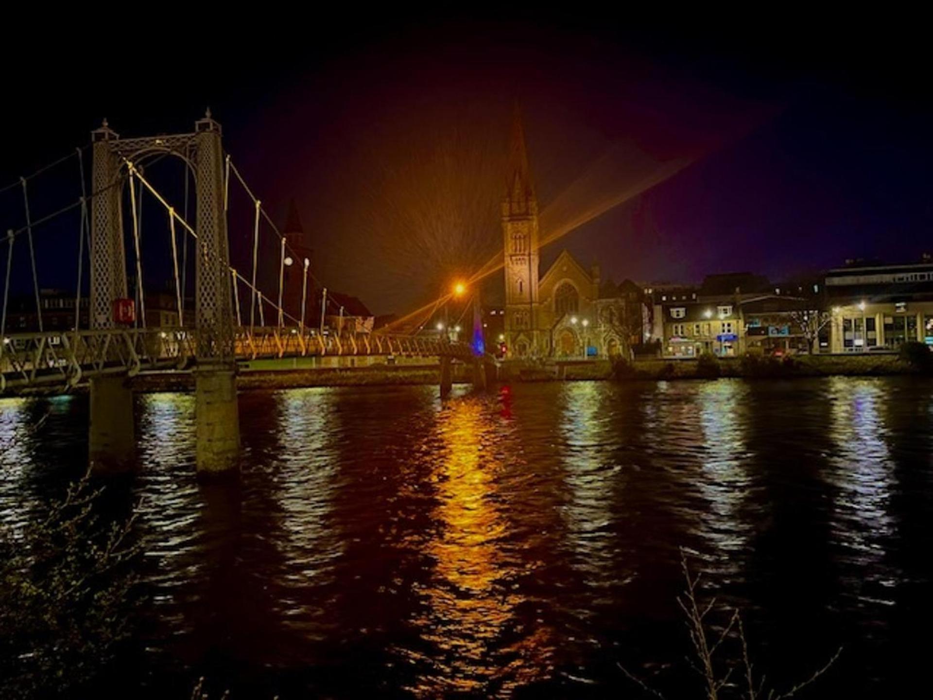 Stunning Spacious Apartment On River Ness 인버네스 외부 사진