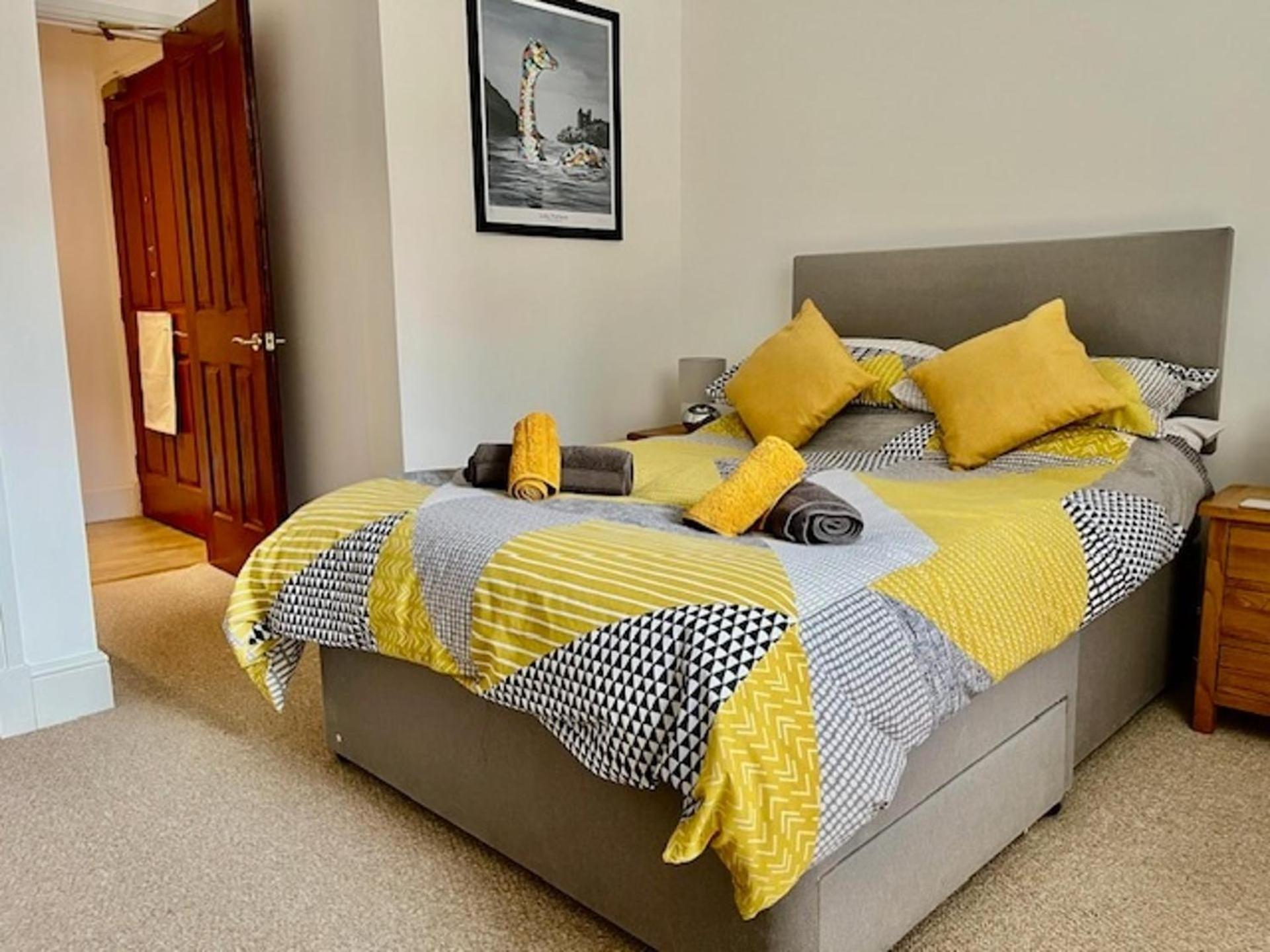 Stunning Spacious Apartment On River Ness 인버네스 외부 사진